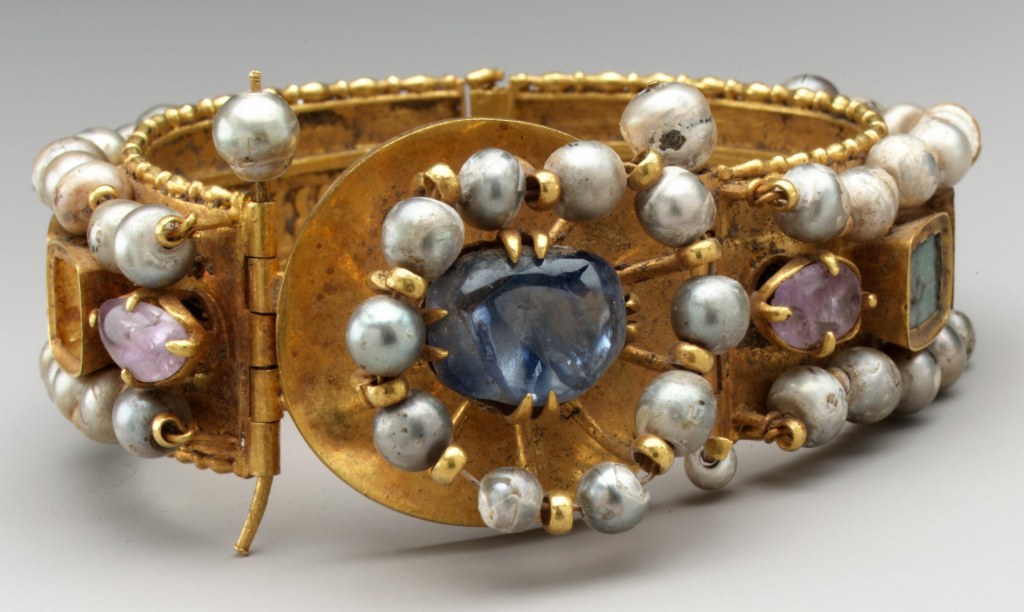 Picture of: Wearable art in Byzantium – Smarthistory